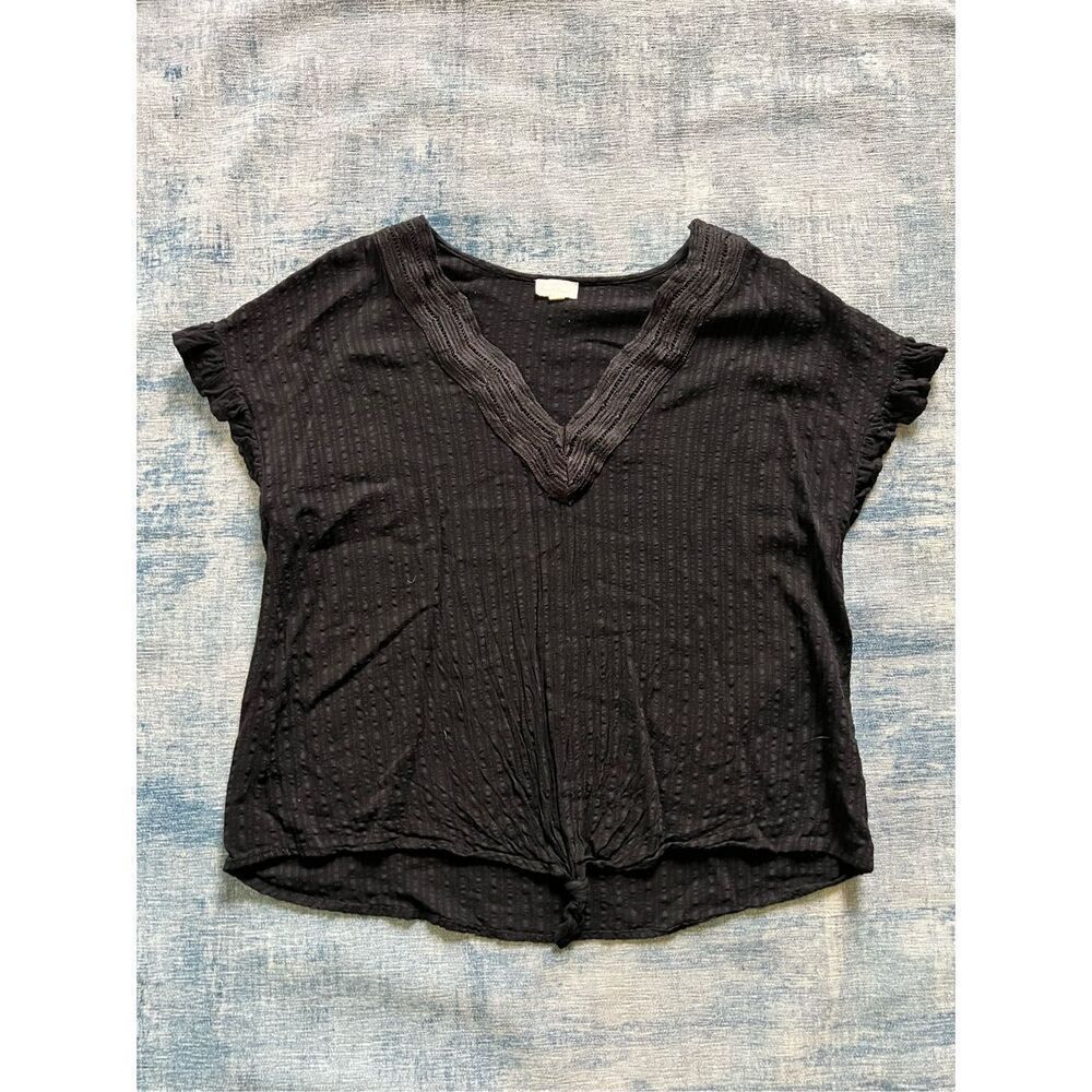 Hem & Thread Black Textured Stripe V Neck Tie Front Ruffle Sleeve Tee Large